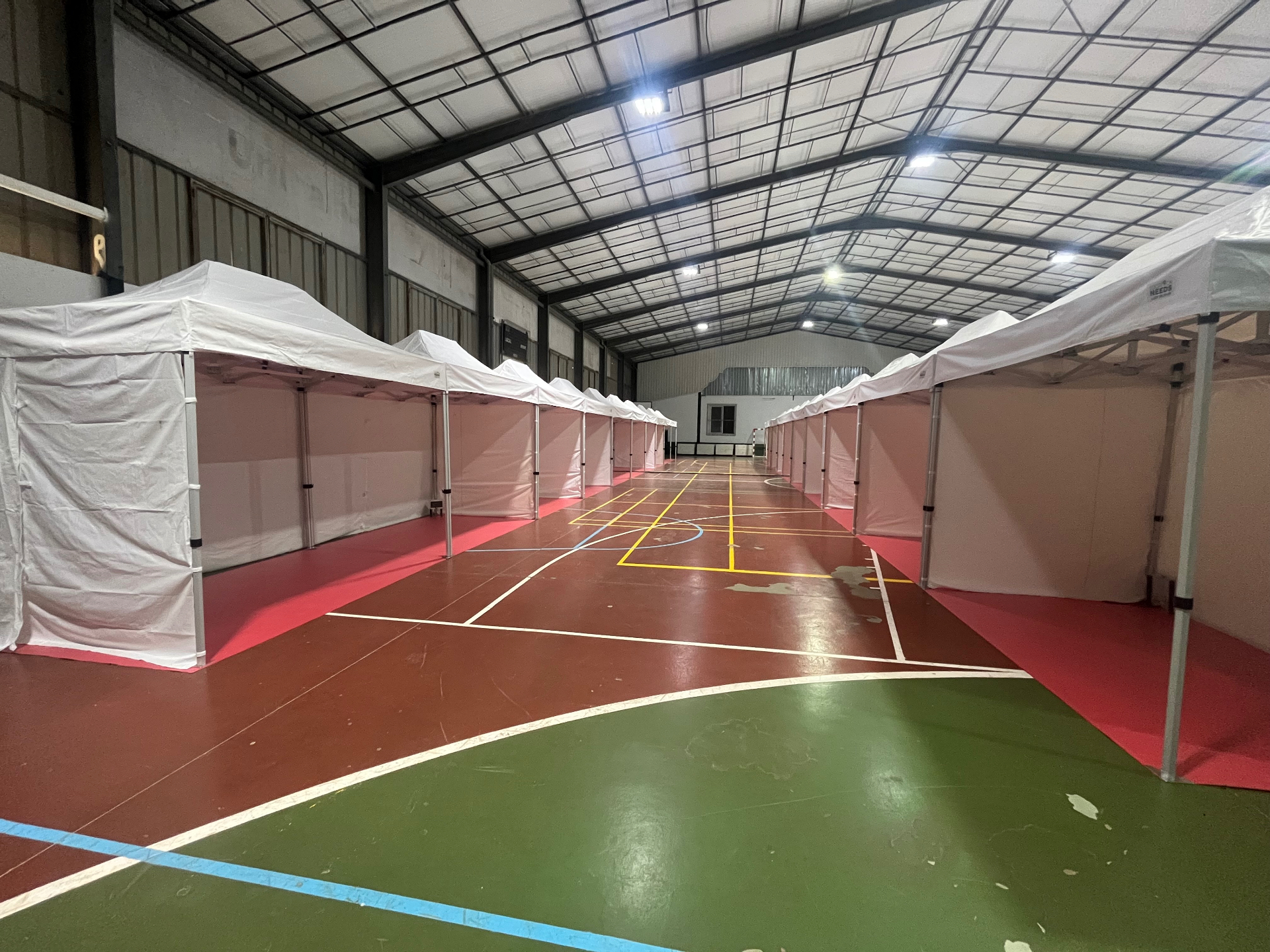 Base camp en rodaje en Canarias — Carpa industrial