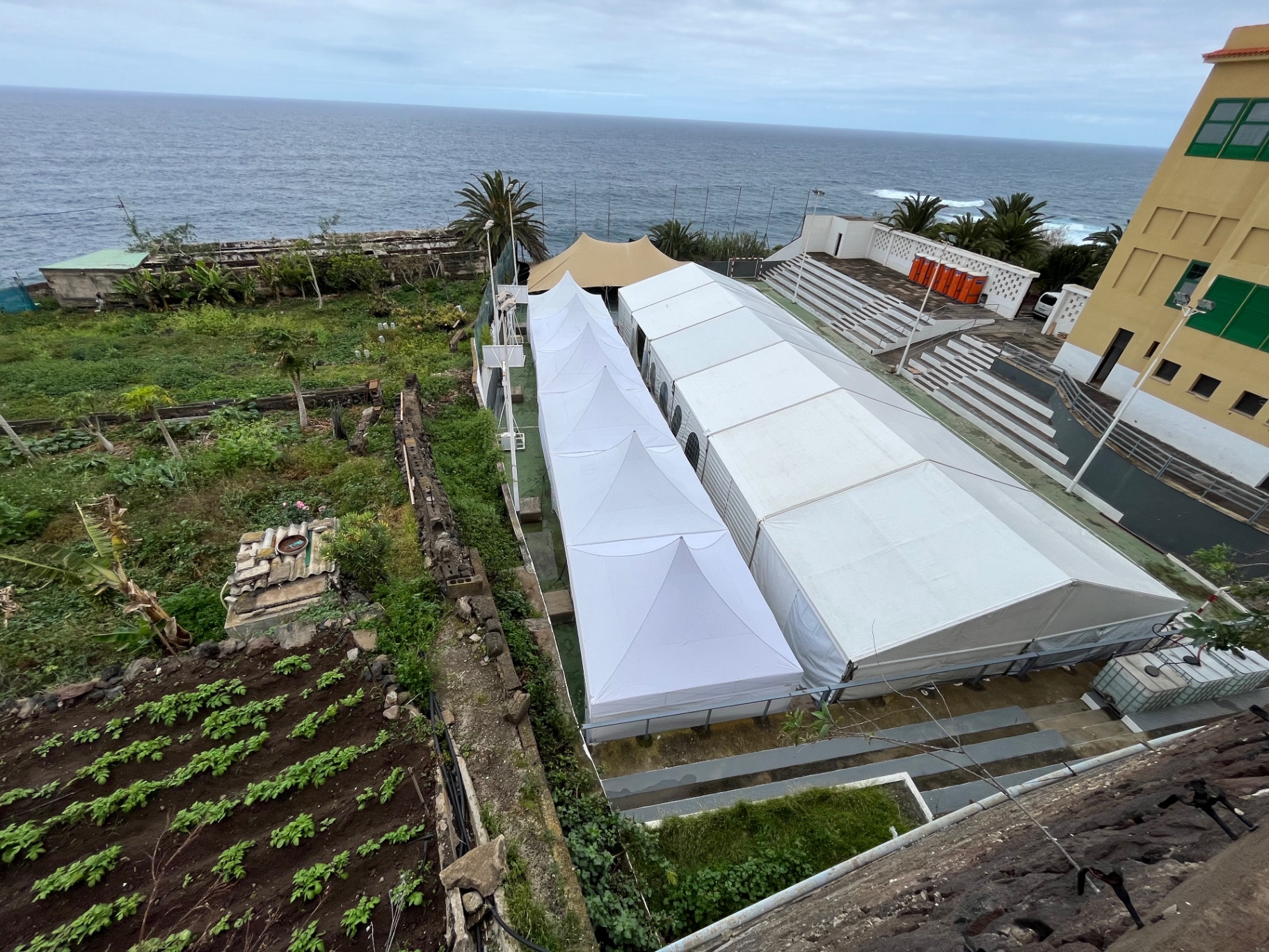 Localización nocturna en Tenerife con carpa reforzada