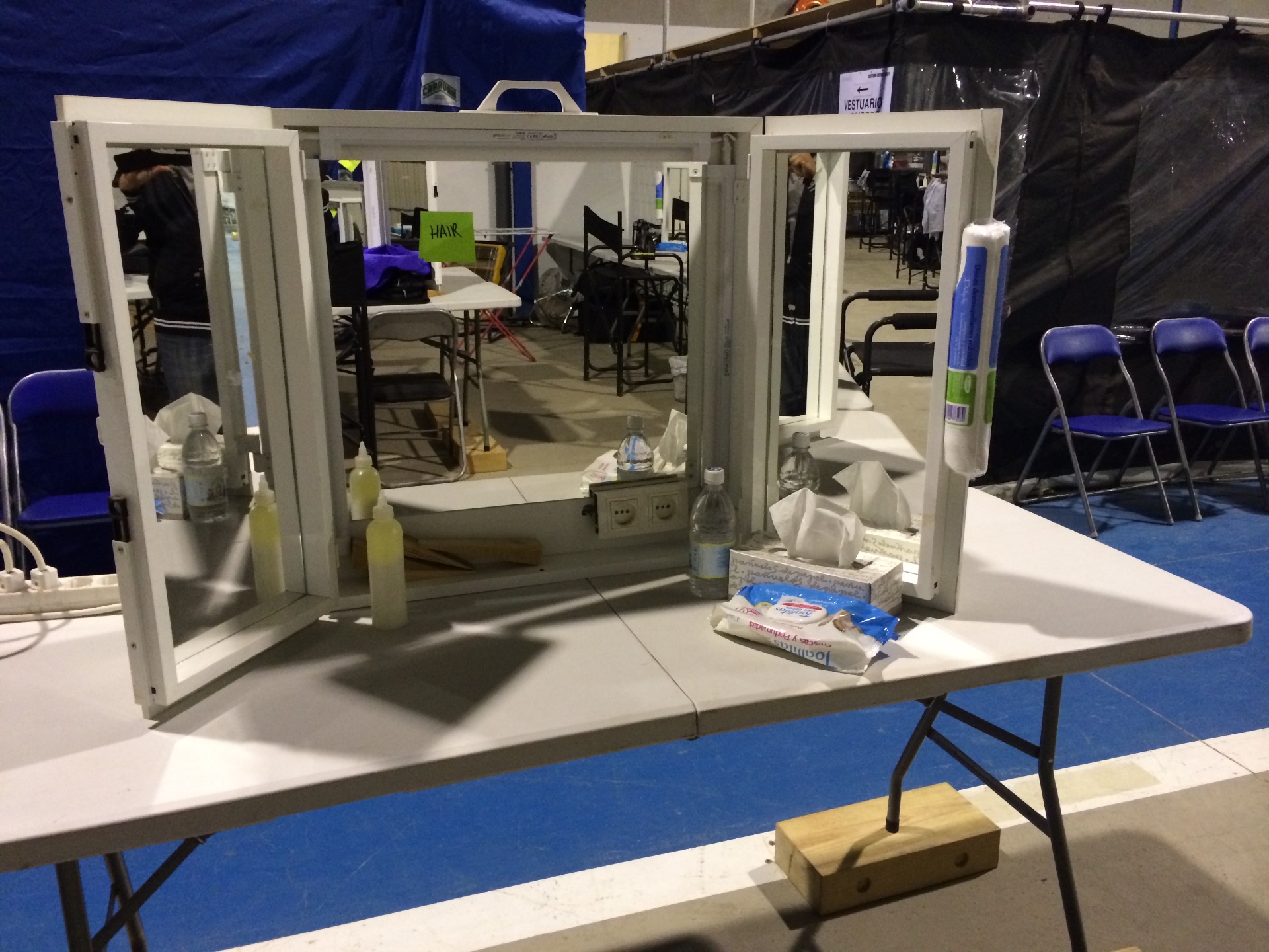 Estación de caracterización con espejo tríptico